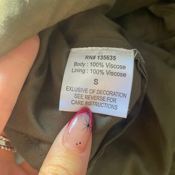 LOVE SAME Georgette Small Beaded Stem Green NWT Dress‎ Mini Sleeveless Gold Tie - Picture 7 of 7